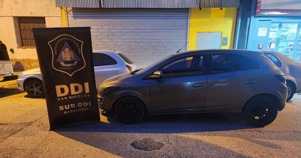 El auto robado en Lomas