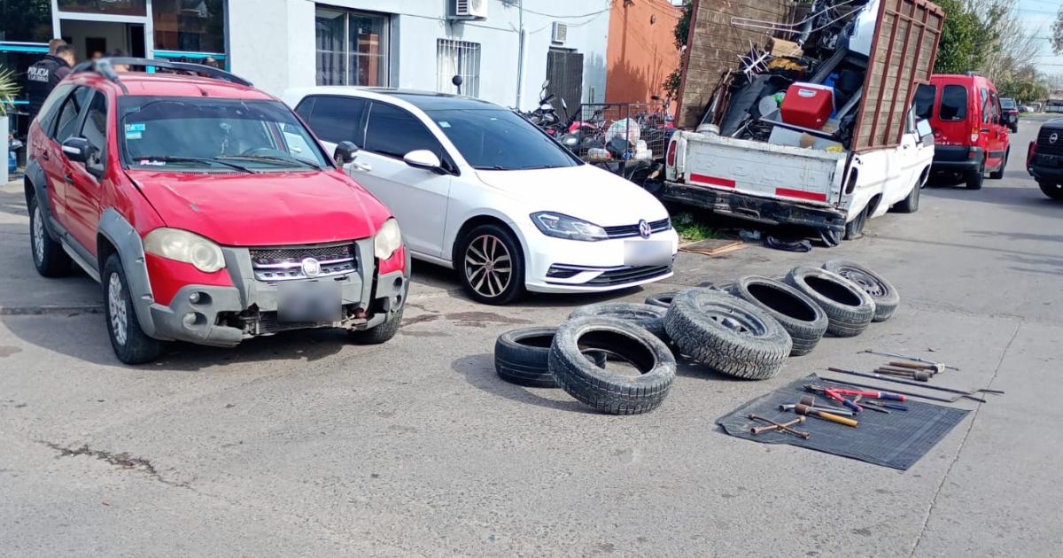 Encontraron cubiertas y herramientas para robar ruedas