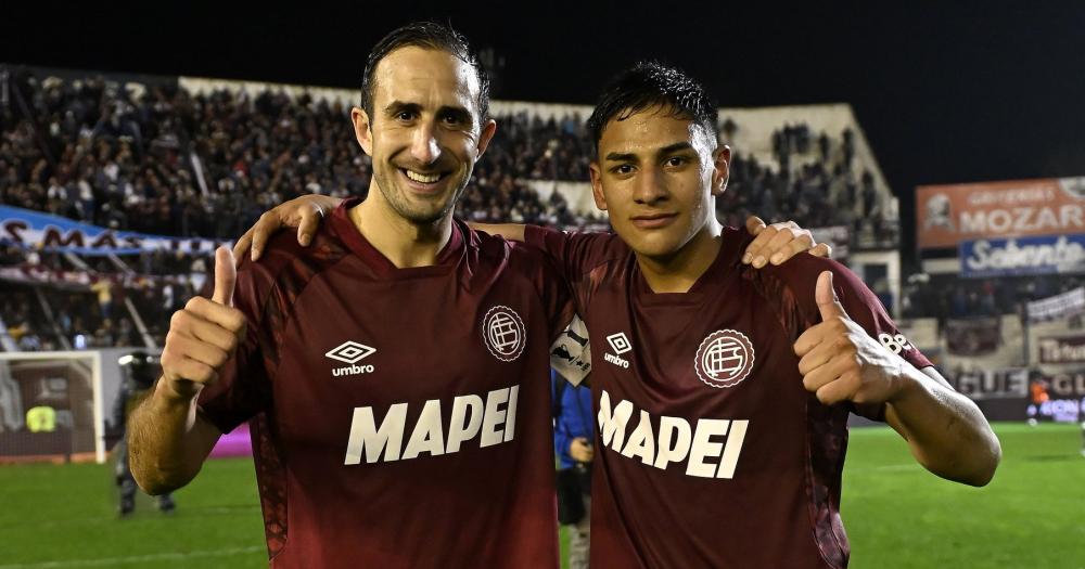 Izquierdoz y Dylan Aquino dos de las grandes figuras en la victoria de Lanús