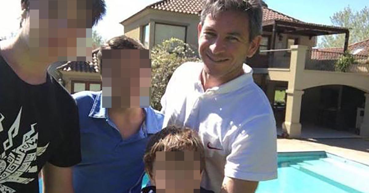 Ghisoni con sus tres hijos años atrs