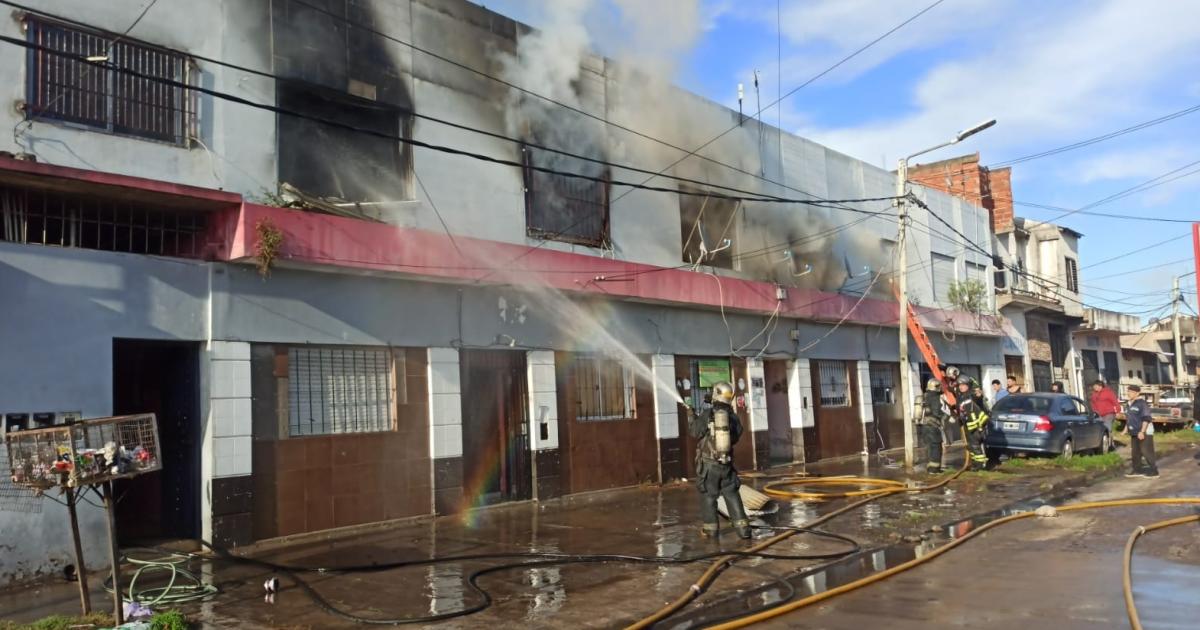El incendio afectó varios departamentos