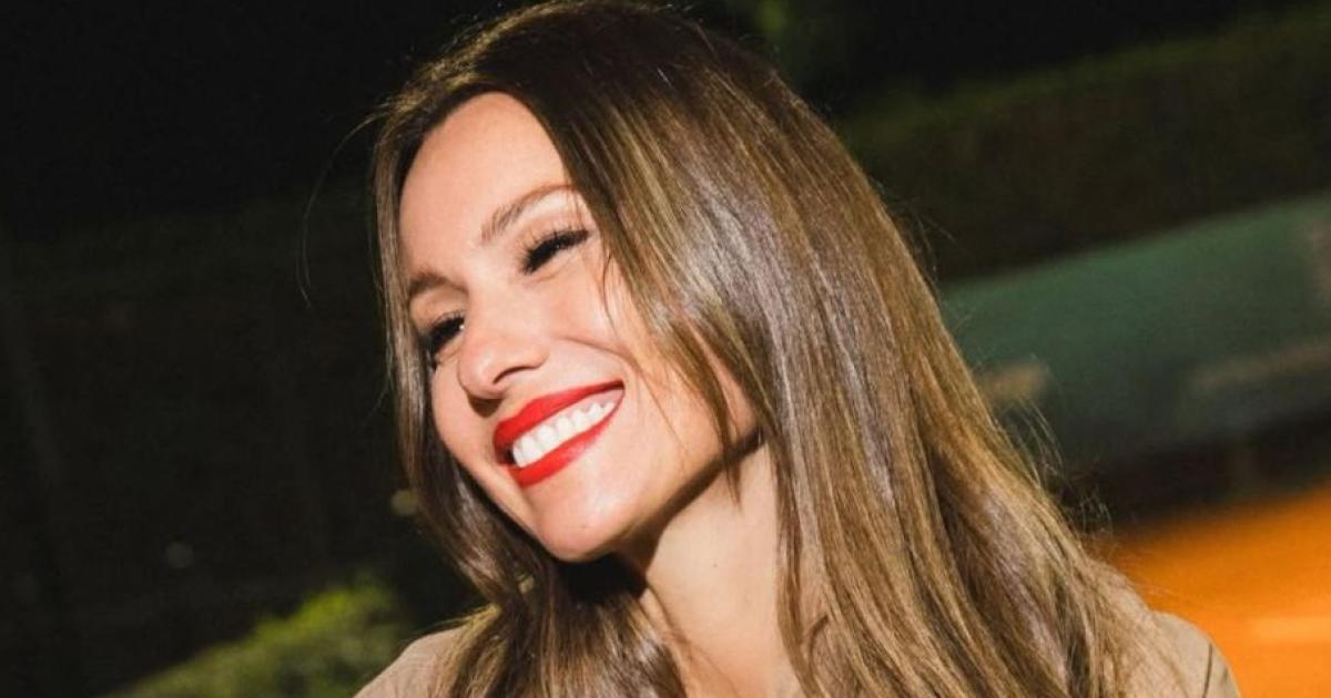 Pampita cerca de un actor