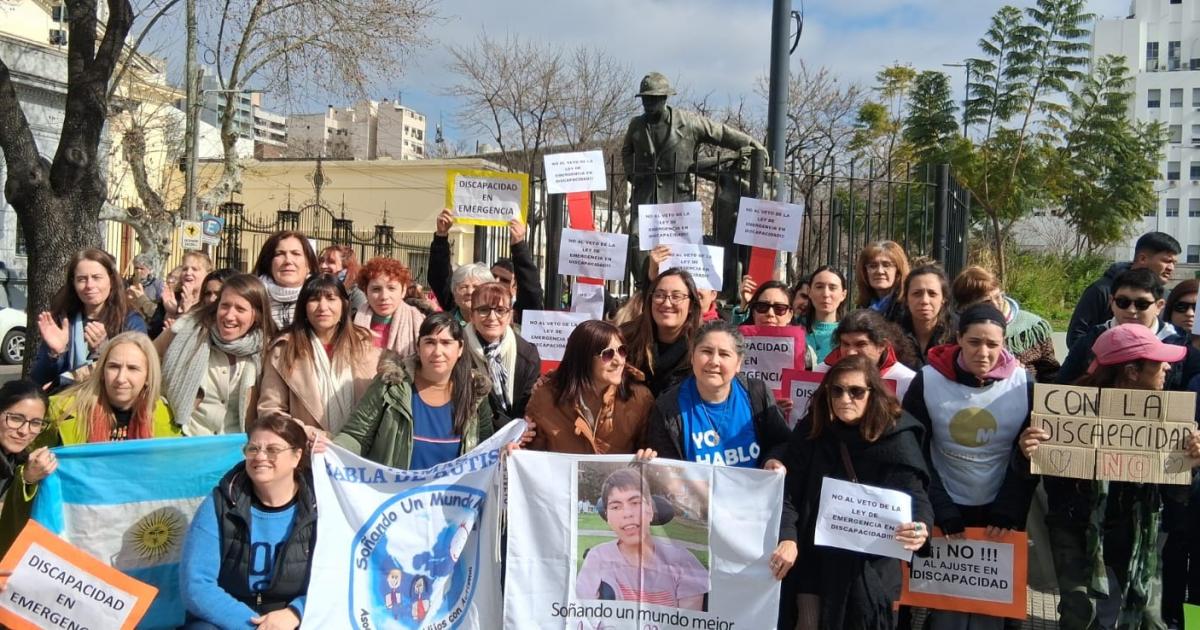 Protestan en Lomas contra el veto de Milei a la Emergencia en Discapacidad