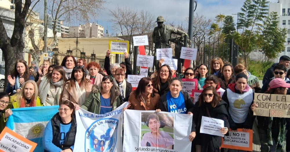 Protestan en Lomas contra el veto de Milei a la Emergencia en Discapacidad
