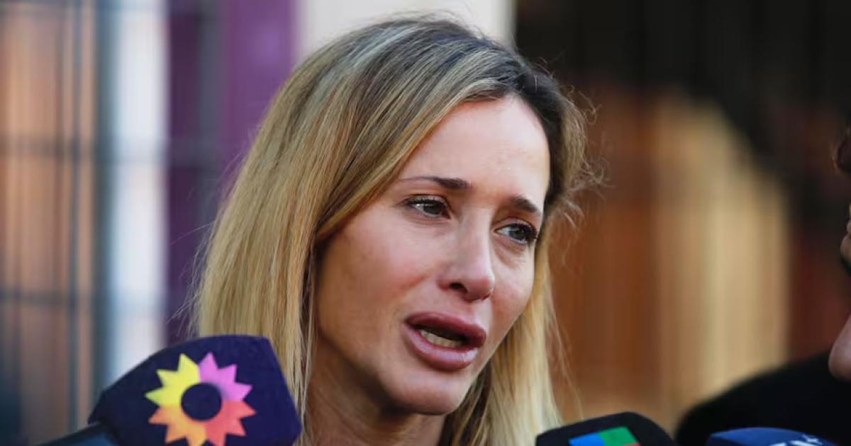 Julieta Prandi en el inicio del juicio contra su ex
