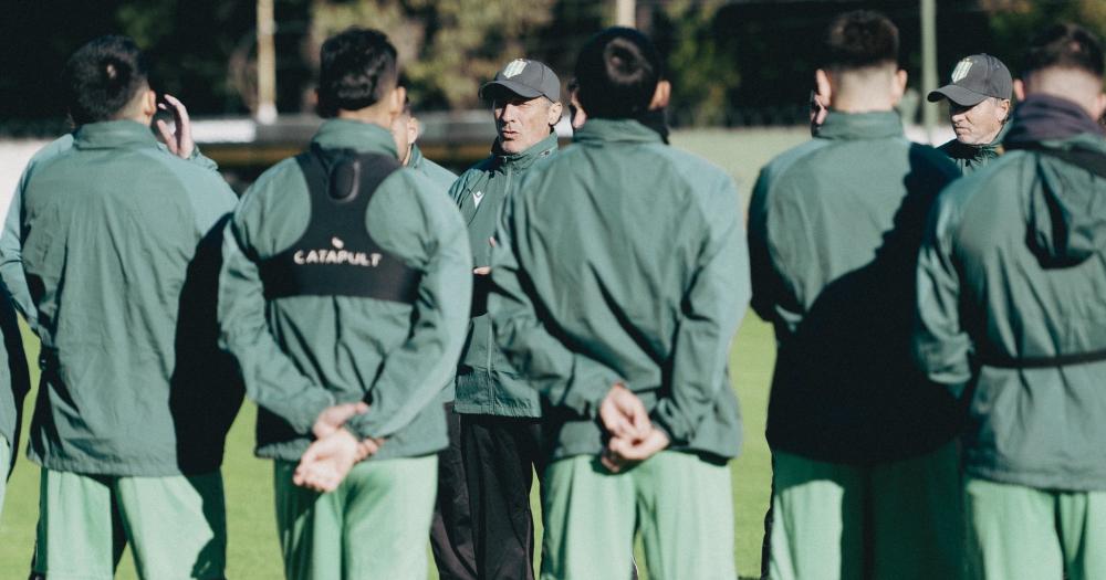 Troglio maneja distintas alternativas para potenciar a su Banfield