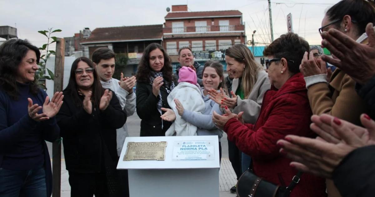 Del homenaje participó su hija Cristina junto a los nietos nieta y bisnieta