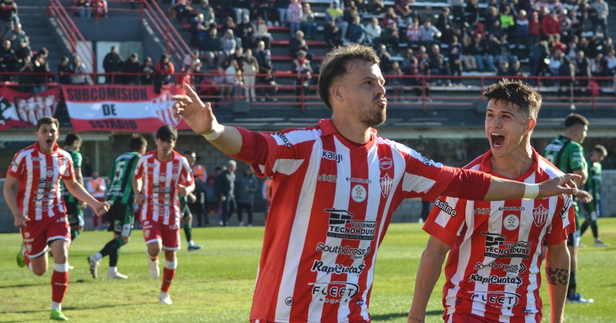 El delantero anotó el primer gol de la tarde ante Nueva Chicago