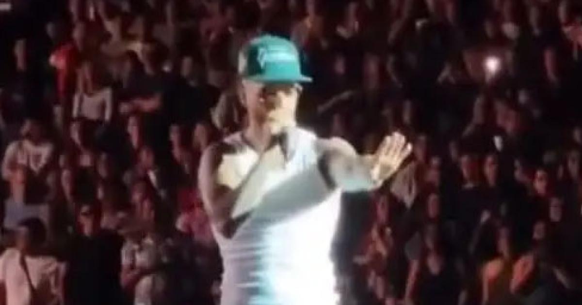 Maluma fue firme con una fan
