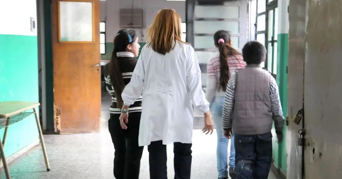 Docentes- los salarios no llegan a la canasta baacutesica  