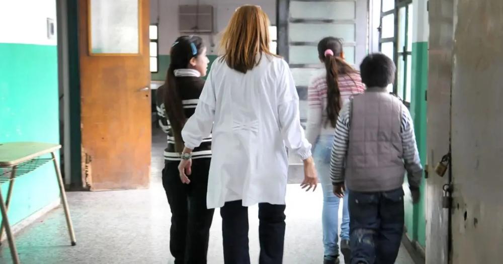 Docentes- los salarios no llegan a la canasta baacutesica  