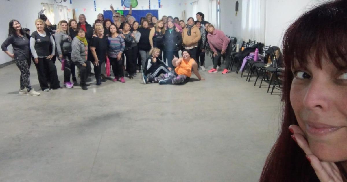 Las hace bailar y colabora para incrementar lo laboral