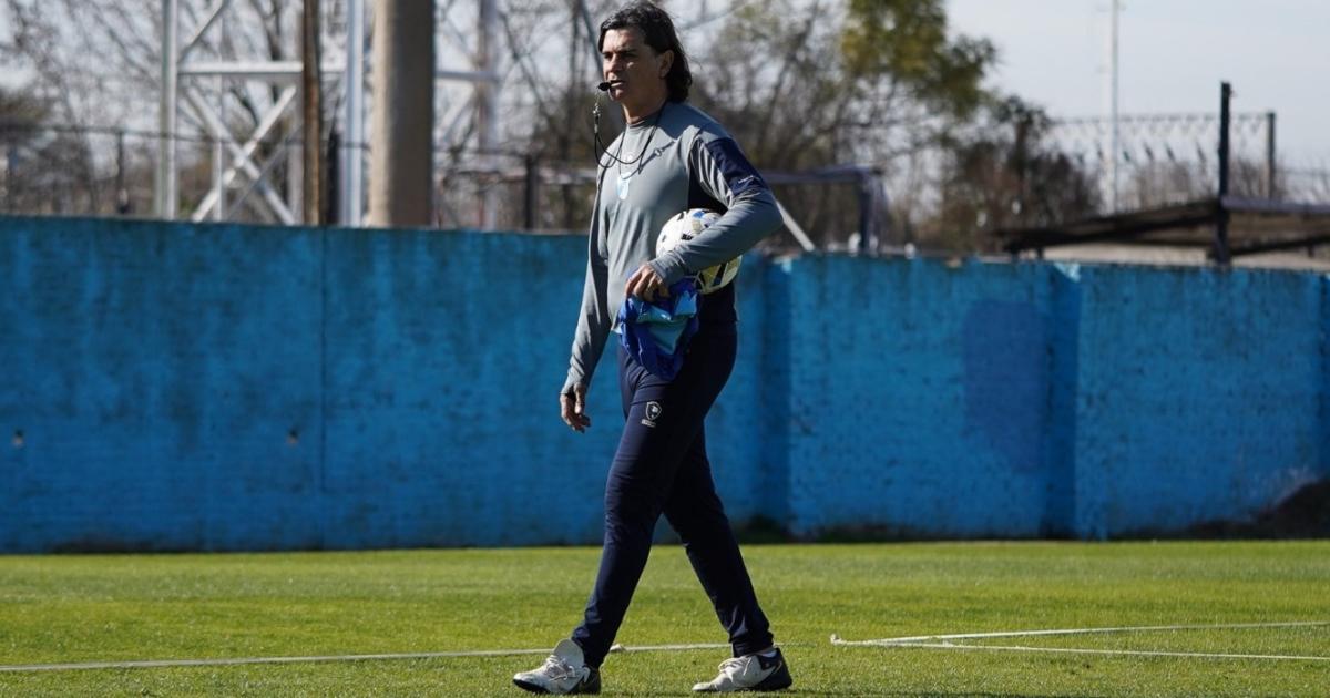 Forestello pretende ms de su equipo