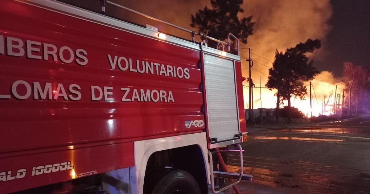 Los Bomberos de Lomas presentes en el lugar