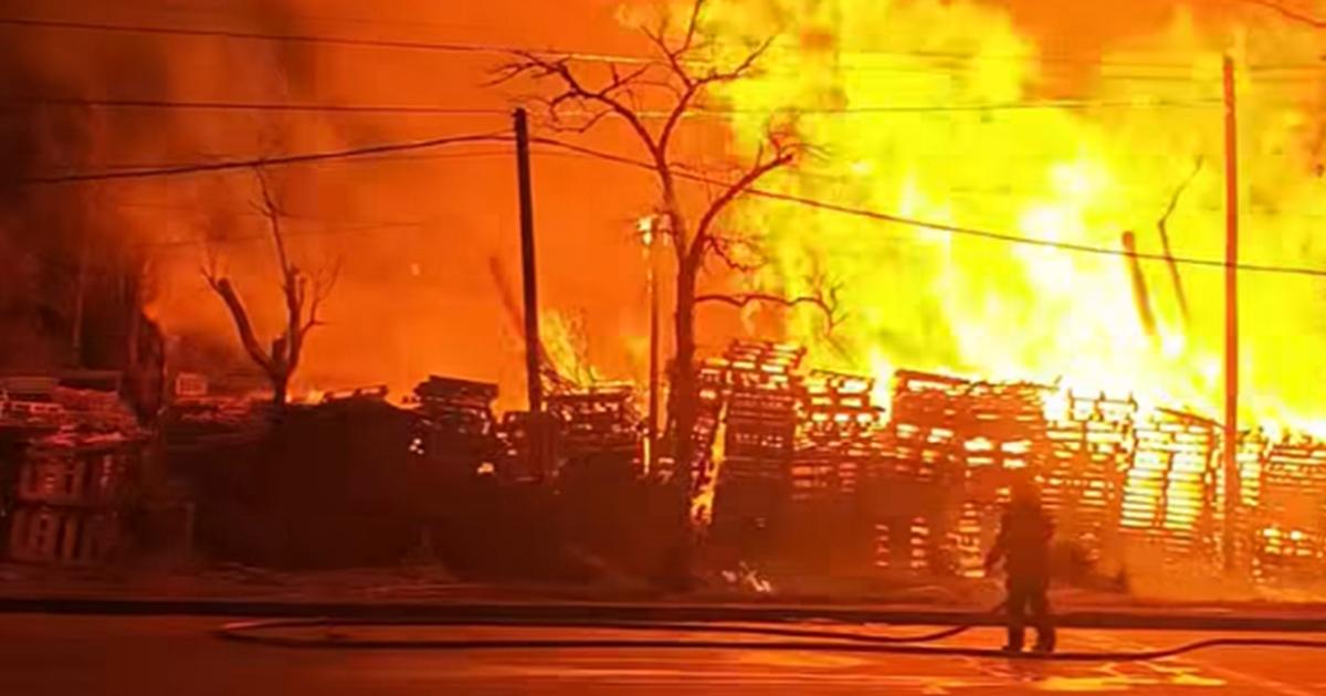 El incendio convocó a ocho dotaciones de bomberos