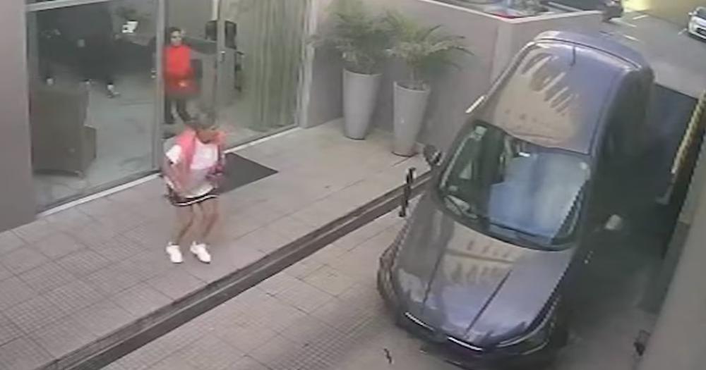 No se dio cuenta de que la rampa estaba levantada y siguioacute de largo