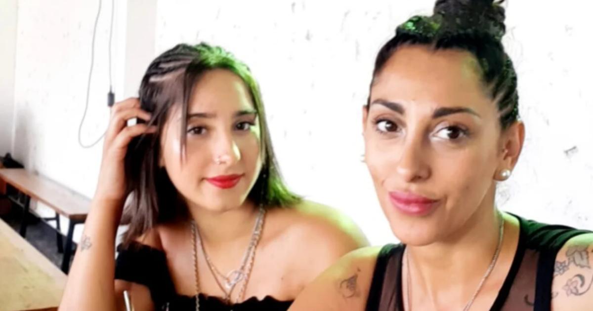 Lara Fernndez junto a su madre Laura