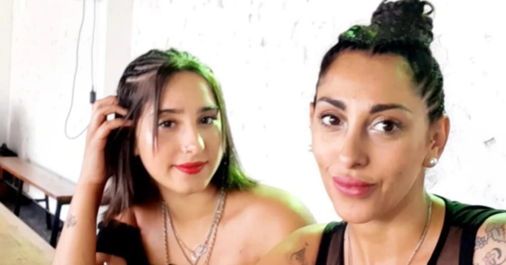 Lara Fernndez junto a su madre Laura