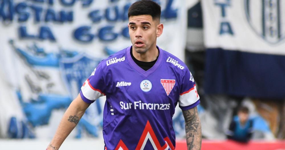 Carrasco sufrió una lesión en la rodilla y fue operado