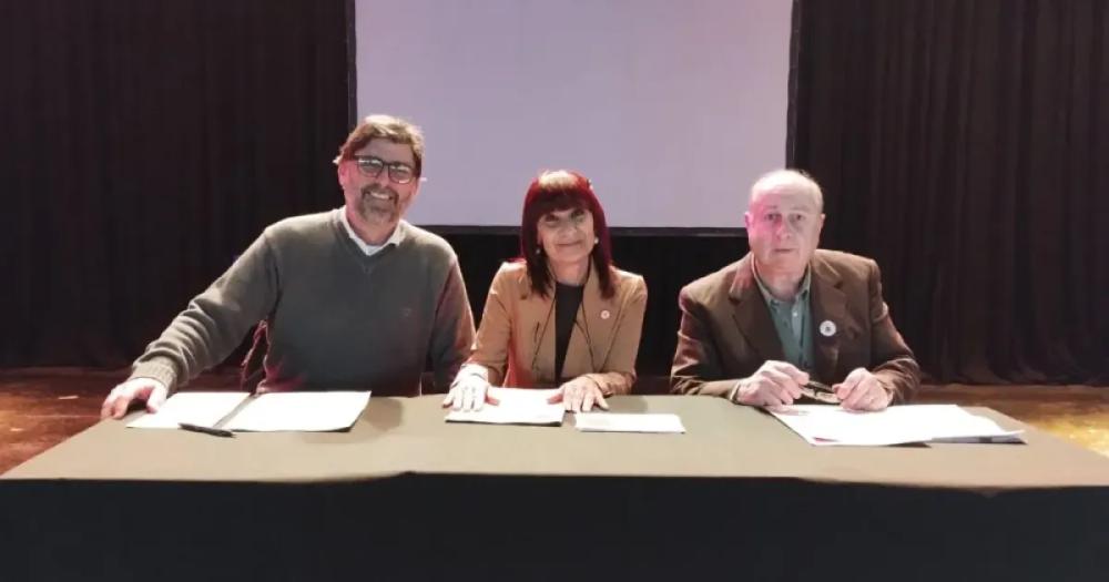 El jurado estuvo compuesto por los escritores Jorge Rampinini Cecilia Santoro y Mariano Bucich