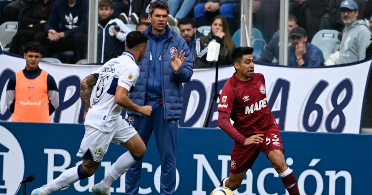 Lanús le ganó a Gimnasia La Plata en el Bosque y es el líder de la Zona B