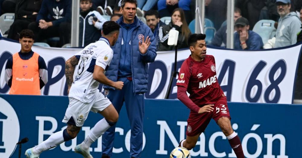 Lanús le ganó a Gimnasia La Plata en el Bosque y es el líder de la Zona B