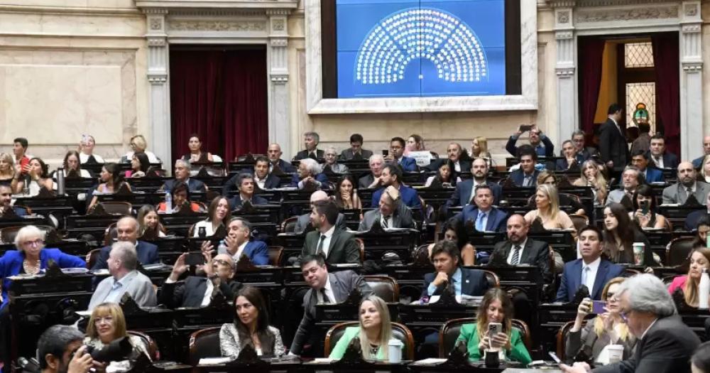Diputados aproboacute el cambio de huso horario dos veces al antildeo- ahora el Senado