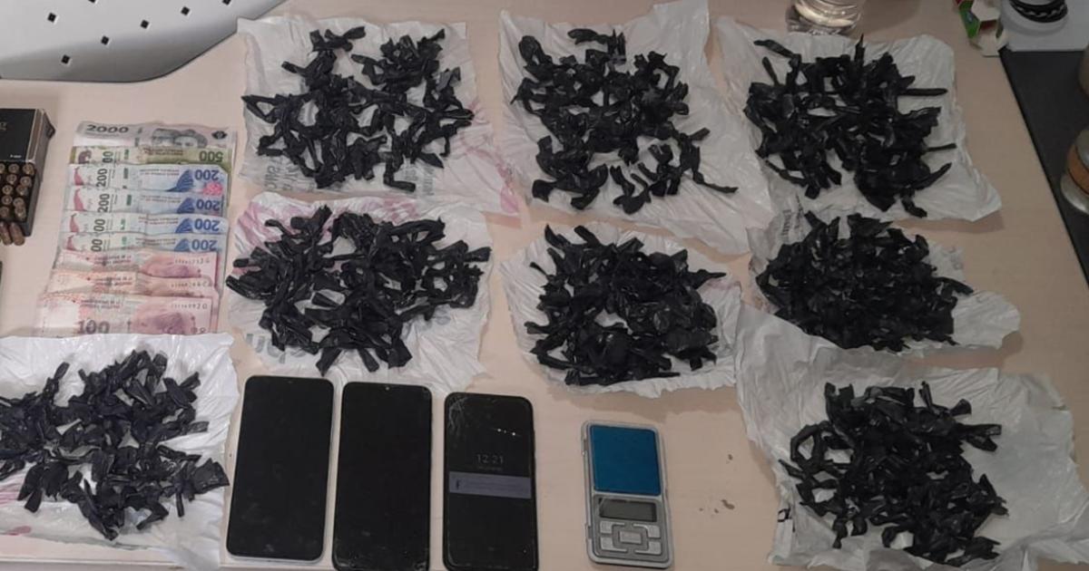 Droga dinero y celulares incautados