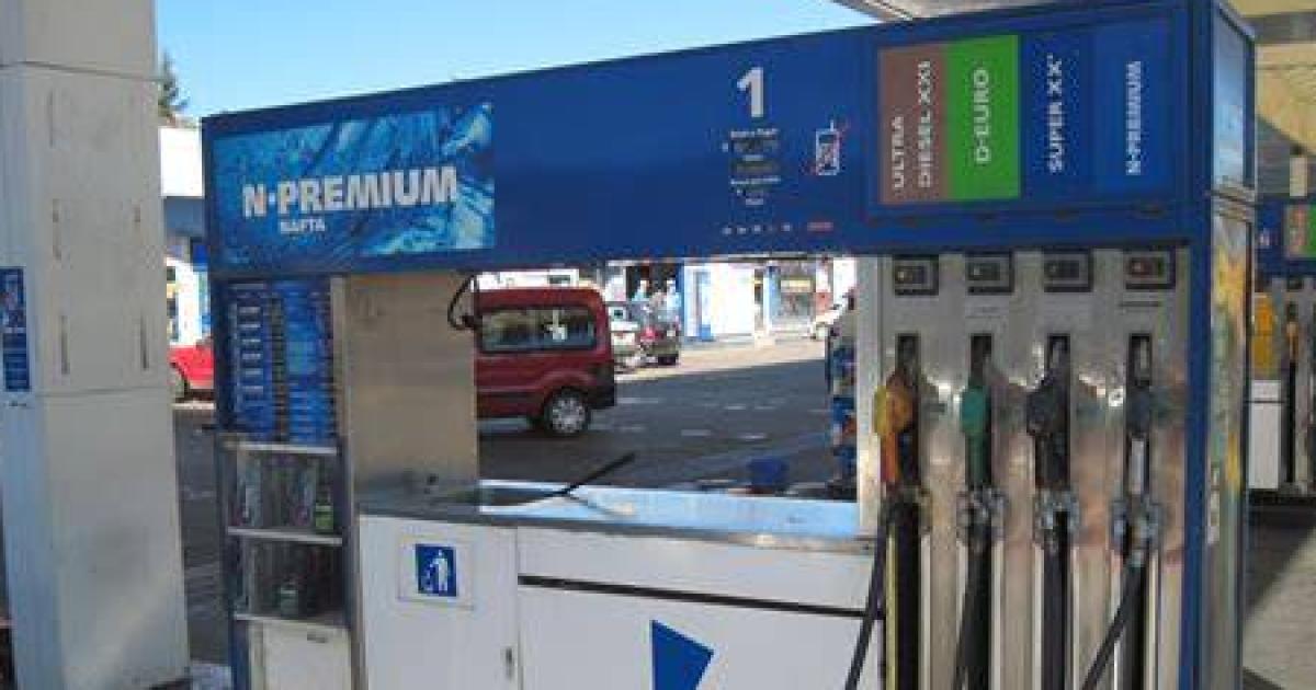 Septiembre iniciaraacute con otro aumento en los combustibles