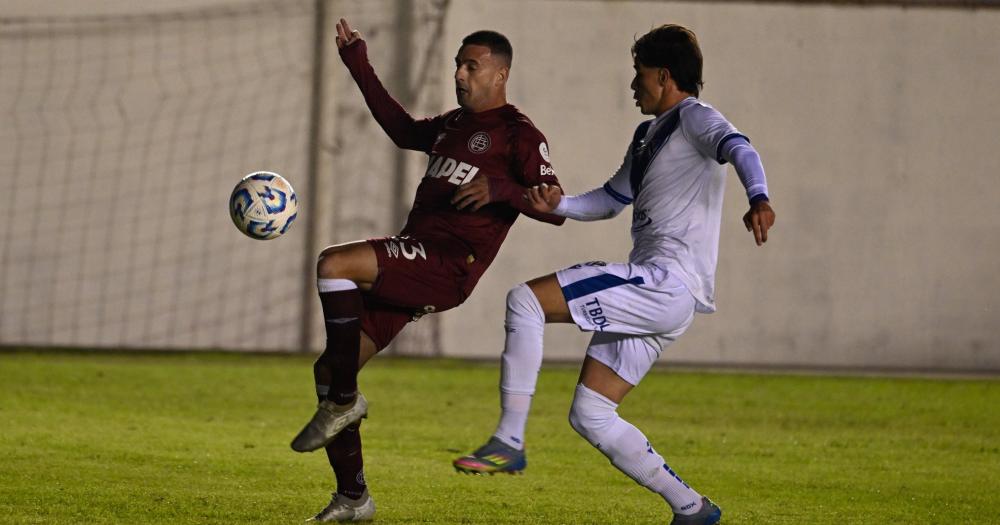 Lanús le ganó por 2-0 a Vélez en el último partido por la Copa Argentina