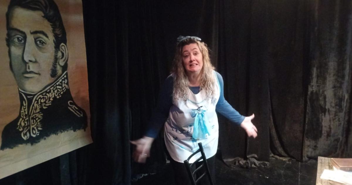 Daniella se sube al escenario para poner toda su experiencia como docente en un unipersonal lleno de humor y reflexión