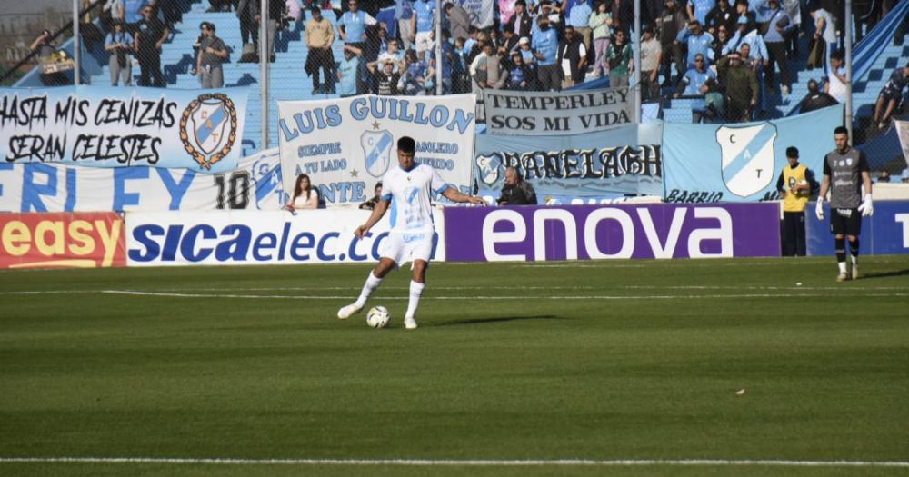 El defensor no ocultó su bronca tras la pérdida del invicto en Río Cuarto