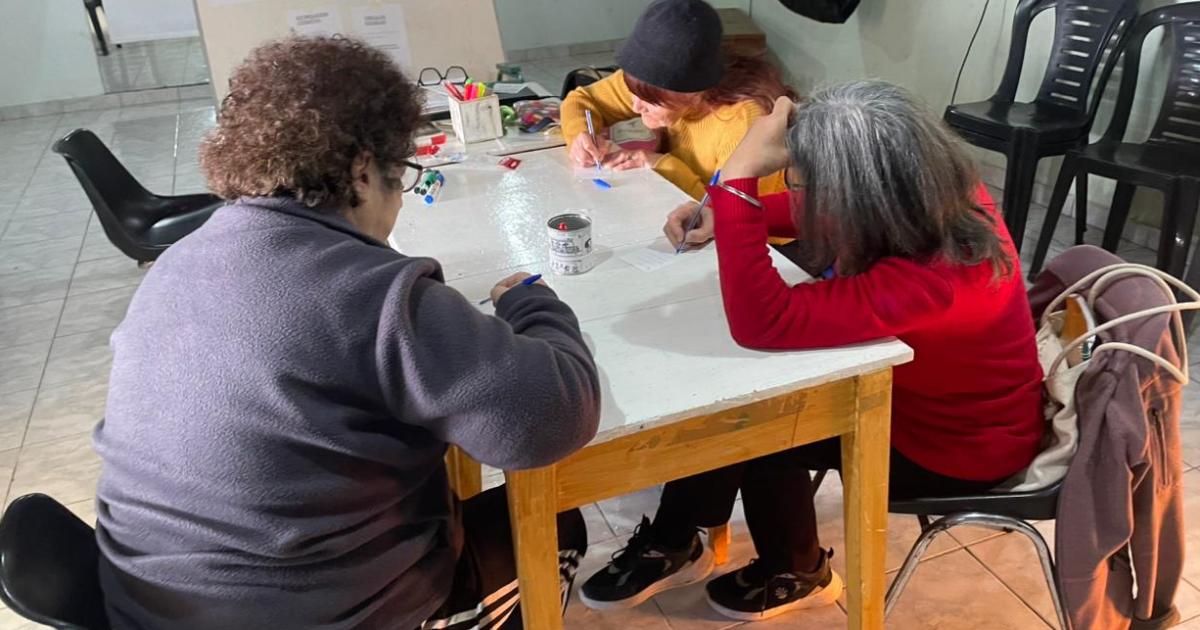 Estimular la mente a través de actividades escritas y orales