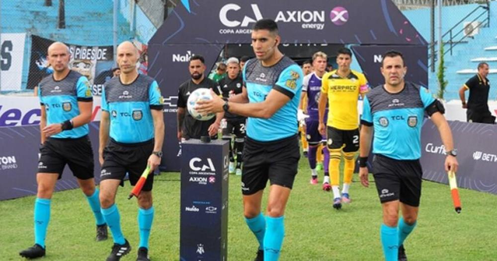 El partido m?s polémico de Joaquín Gil fue Deportivo Riestra vs Comunicaciones por Copa Argentina