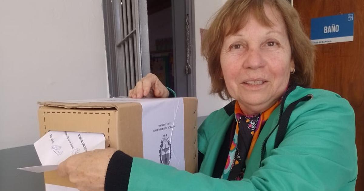 Con la felicidad de haber cumplido con el deber cívico en Lomas