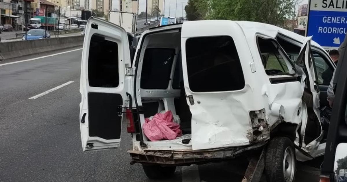 Así quedó la camioneta tras el choque