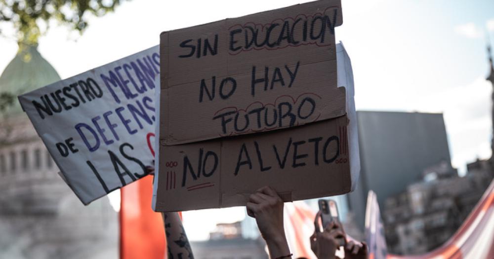 Docentes universitarios movilizan y llaman a parar este viernes 