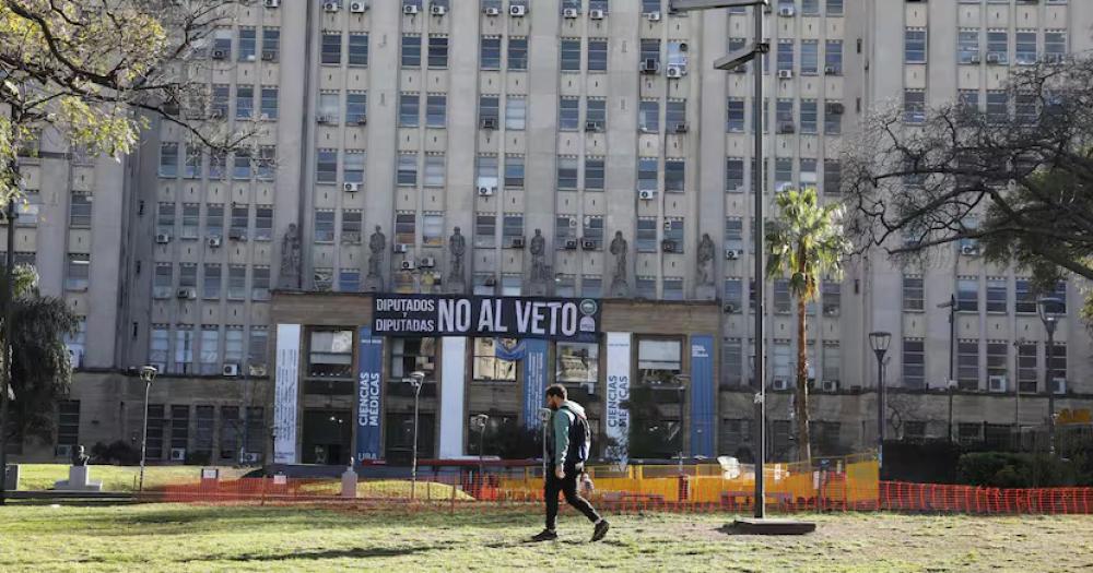 Masivo acatamiento al paro en las universidades de todo el paiacutes  