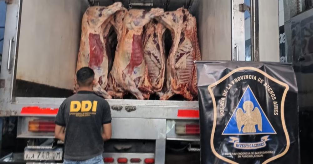 El camión recuperado por la DDI de Lomas de Zamora