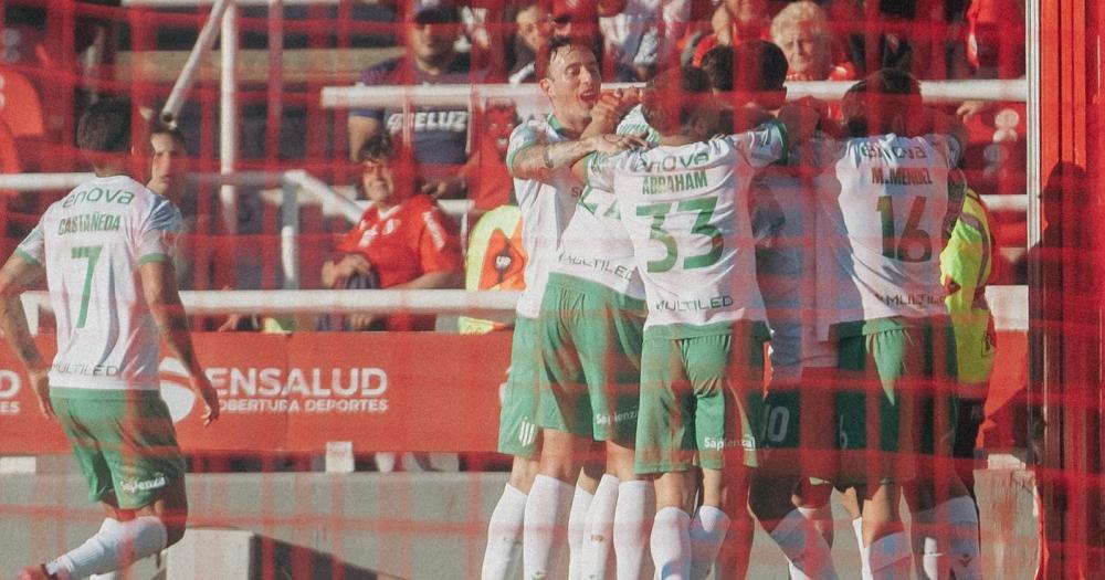Abrazos para el goleador Martín Río