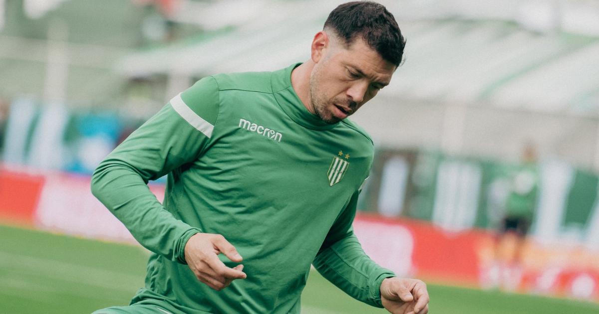 Sergio Vittor es líder de un Banfield que busca levantar cabeza