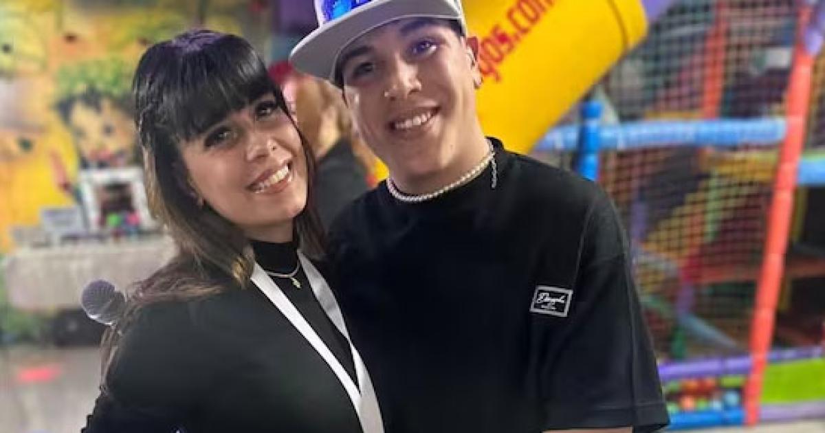 Thiago Medina con su hermana Brisa