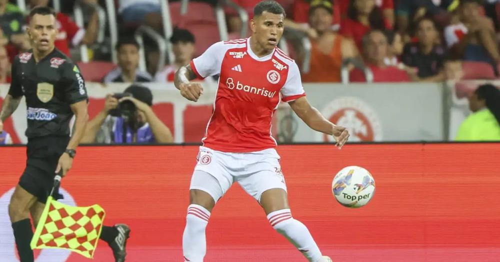Lanús reclama por el pase de Aguirre
