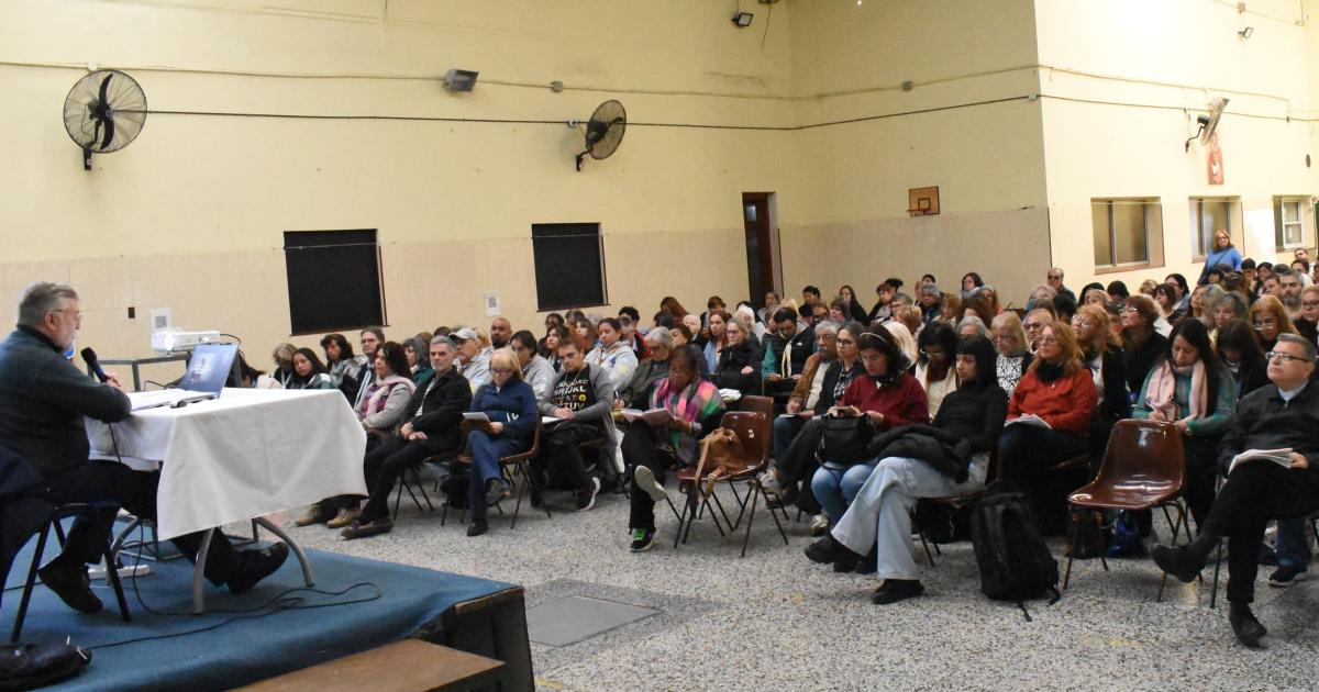 La presentación se hizo en el Instituto Sagrada Familia de Banfield