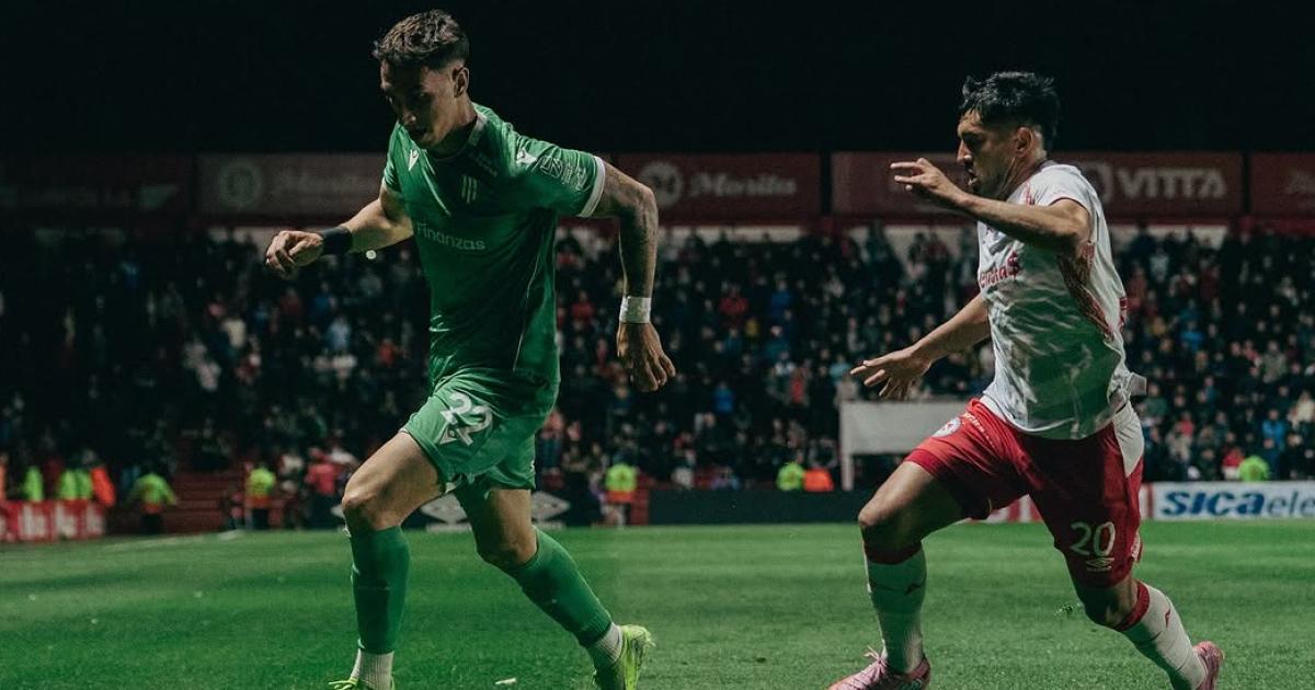 Auzmendi cuida la pelota