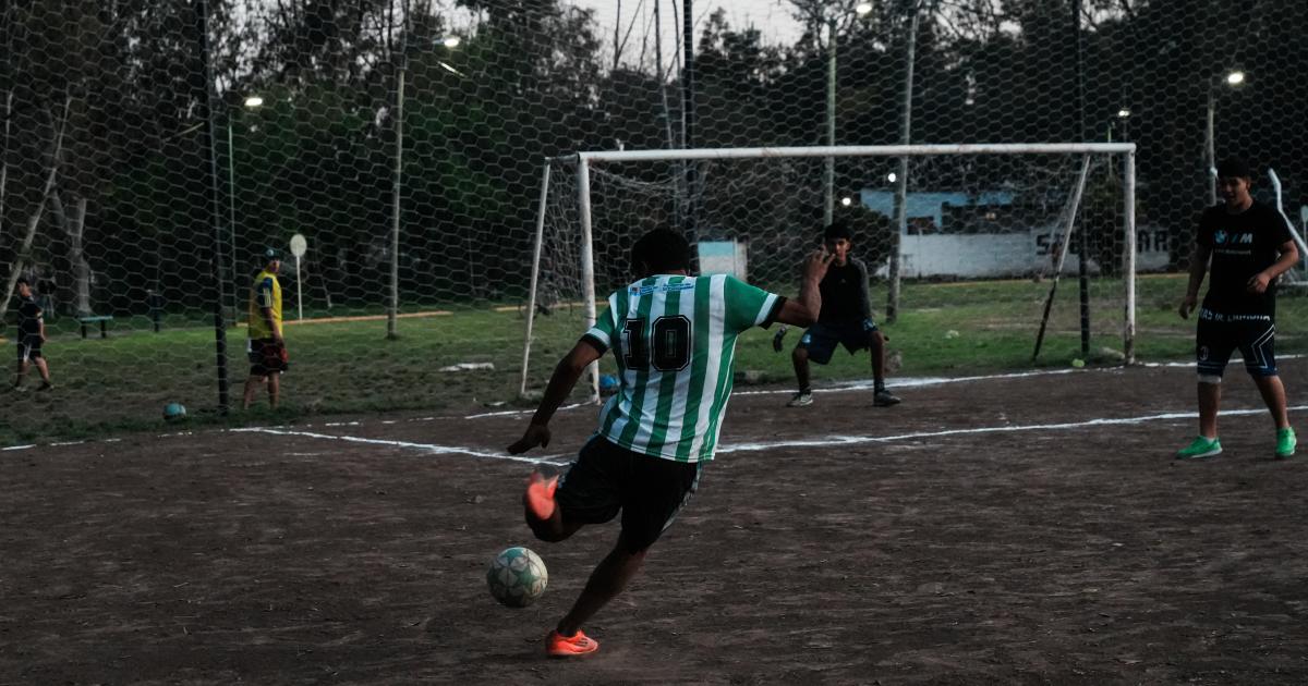 Lomas suentildea con otro Maradona- crearon 16 Potreros de la Comunidad