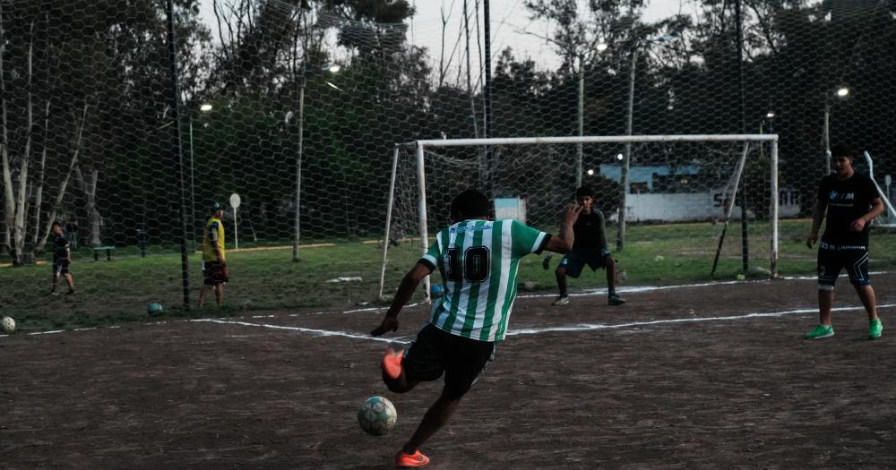 Lomas suentildea con otro Maradona- crearon 16 Potreros de la Comunidad