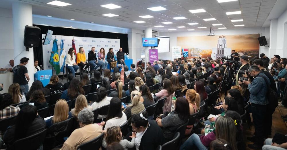 La capacitación junto al Banco Provincia se llevó adelante en el Salón Eva Perón