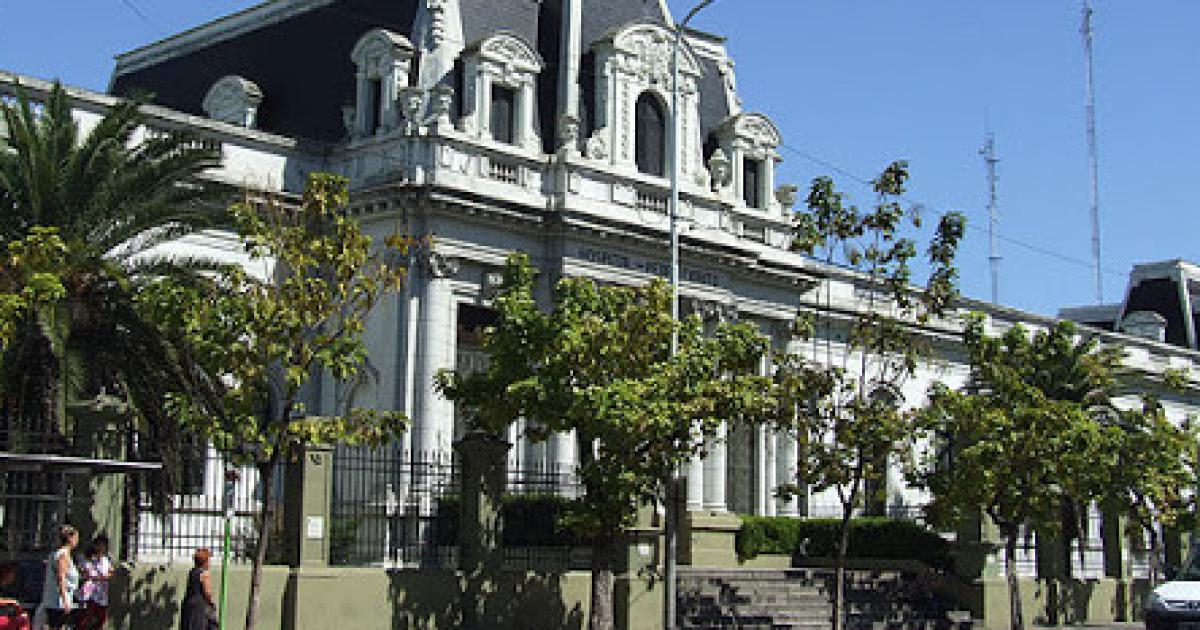 Golpeoacute a su compantildeero en una escuela de Avellaneda- tuvo que ser internado