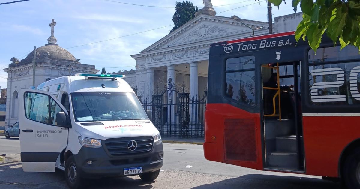 El accidente ocurrió frente al Cementerio de Lomas